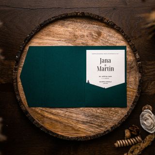 NOVINKA ❤️ Nyní u nás můžete objednat elegantní obálkové kapsy pro Vaše tiskoviny. #mywoodstyle #svatebnioznameni #wedding...